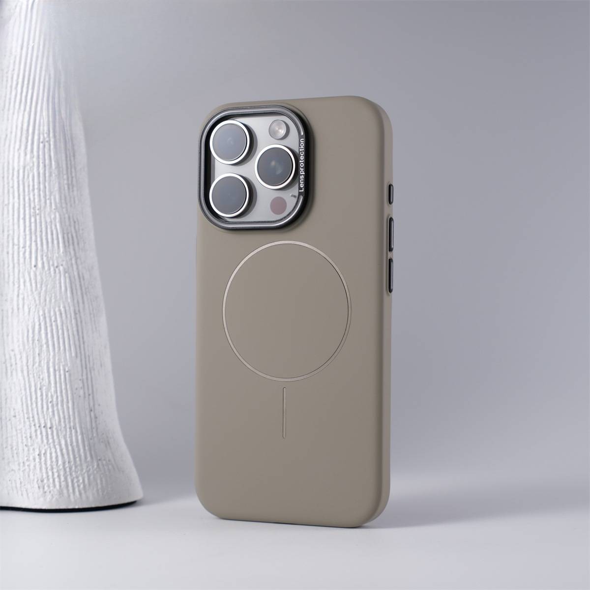 38819 iPhone13 Pro защитная крышка-чехол, пластик с MagSafe
