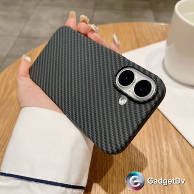 38638  iPhone 17Pro защитная крышка-чехол пластик под карбон