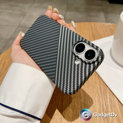 38638  iPhone 17Pro защитная крышка-чехол пластик под карбон
