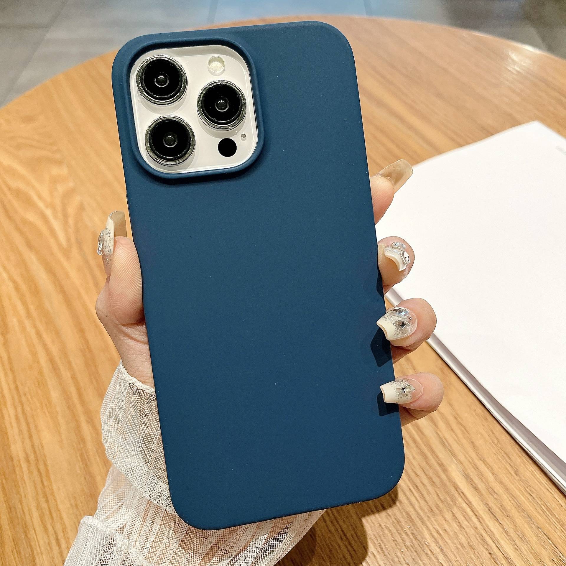 39271 iPhone 16 защитная крышка-чехол Silicone Case