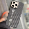 32074 Защитная крышка iPhone 15Pro под карбон MagSafe