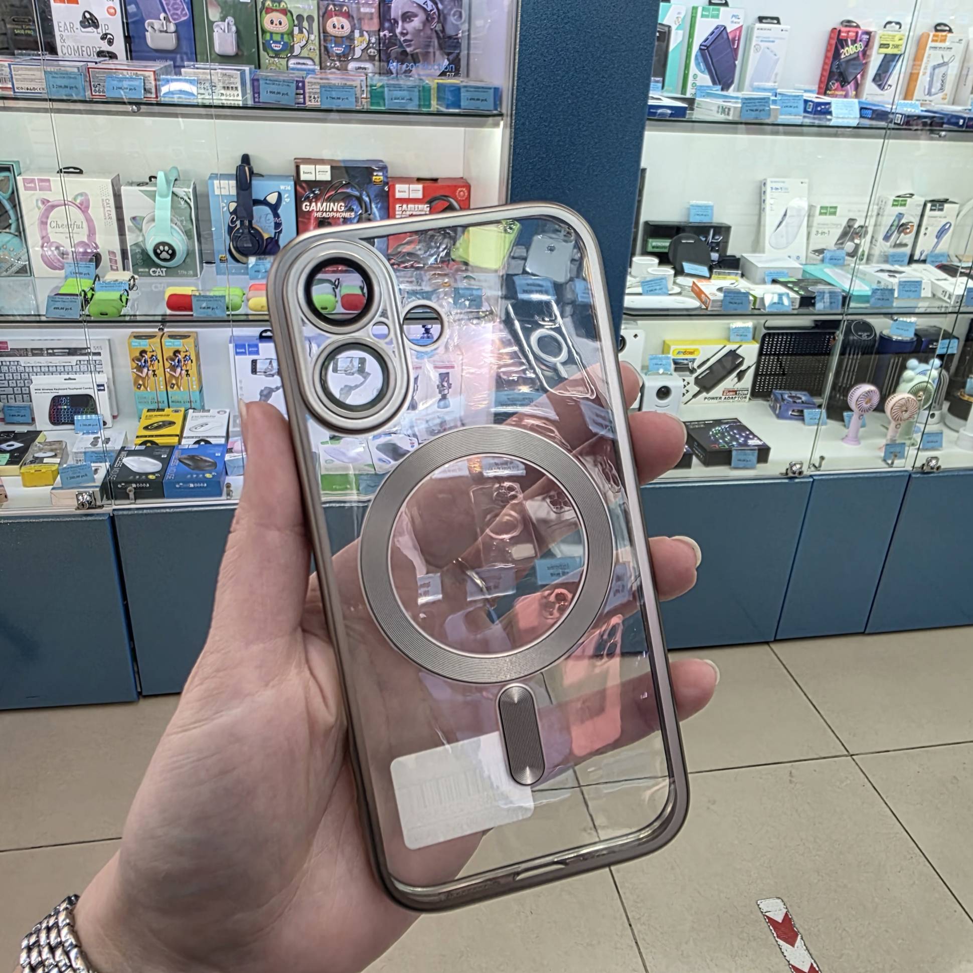 38410 iPhone 16 защитная крышка-чехол прозрачная с окантовкой