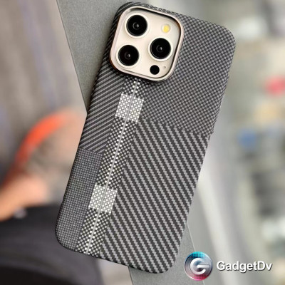 32076  iPhone 16 ProMax защитная крышка-чехол под карбон MagSafe