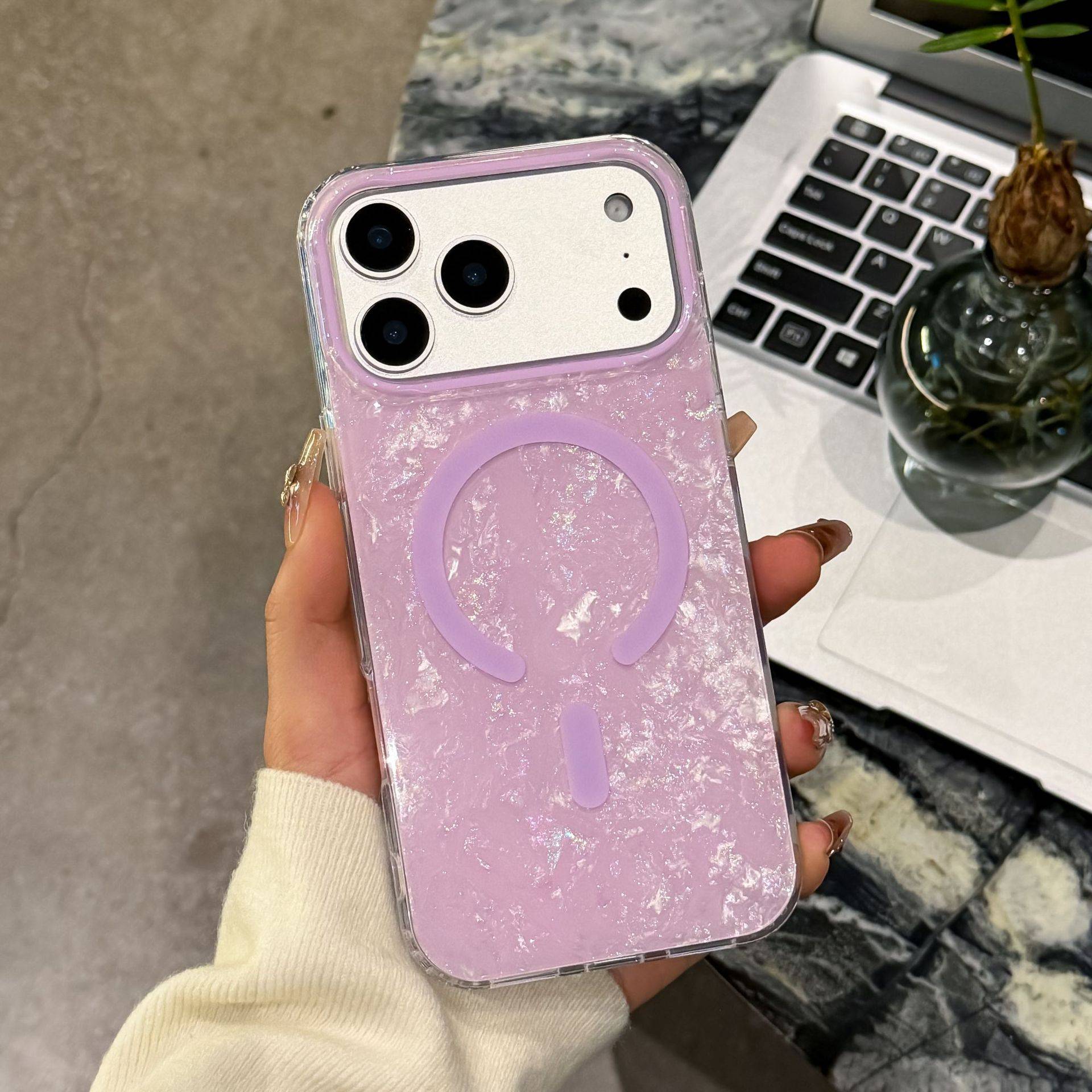 38842 iPhone 17Pro защитная крышка-чехол перелив с MagSafe