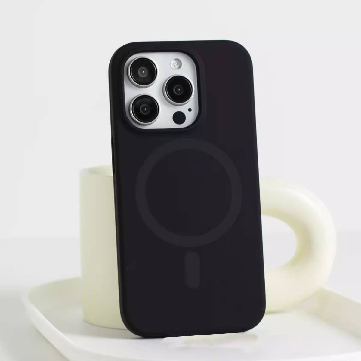 38966 iPhone 17Pro защитная крышка-чехол MagneticCase