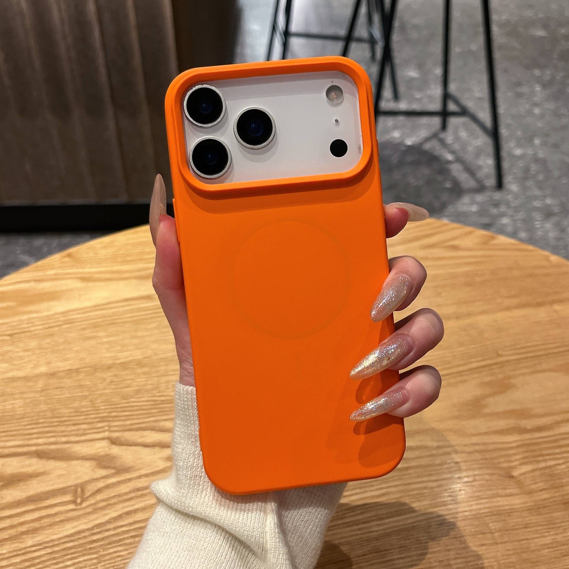 38962 iPhone 17Pro защитная крышка-чехол однотонный силикон с MagSafe