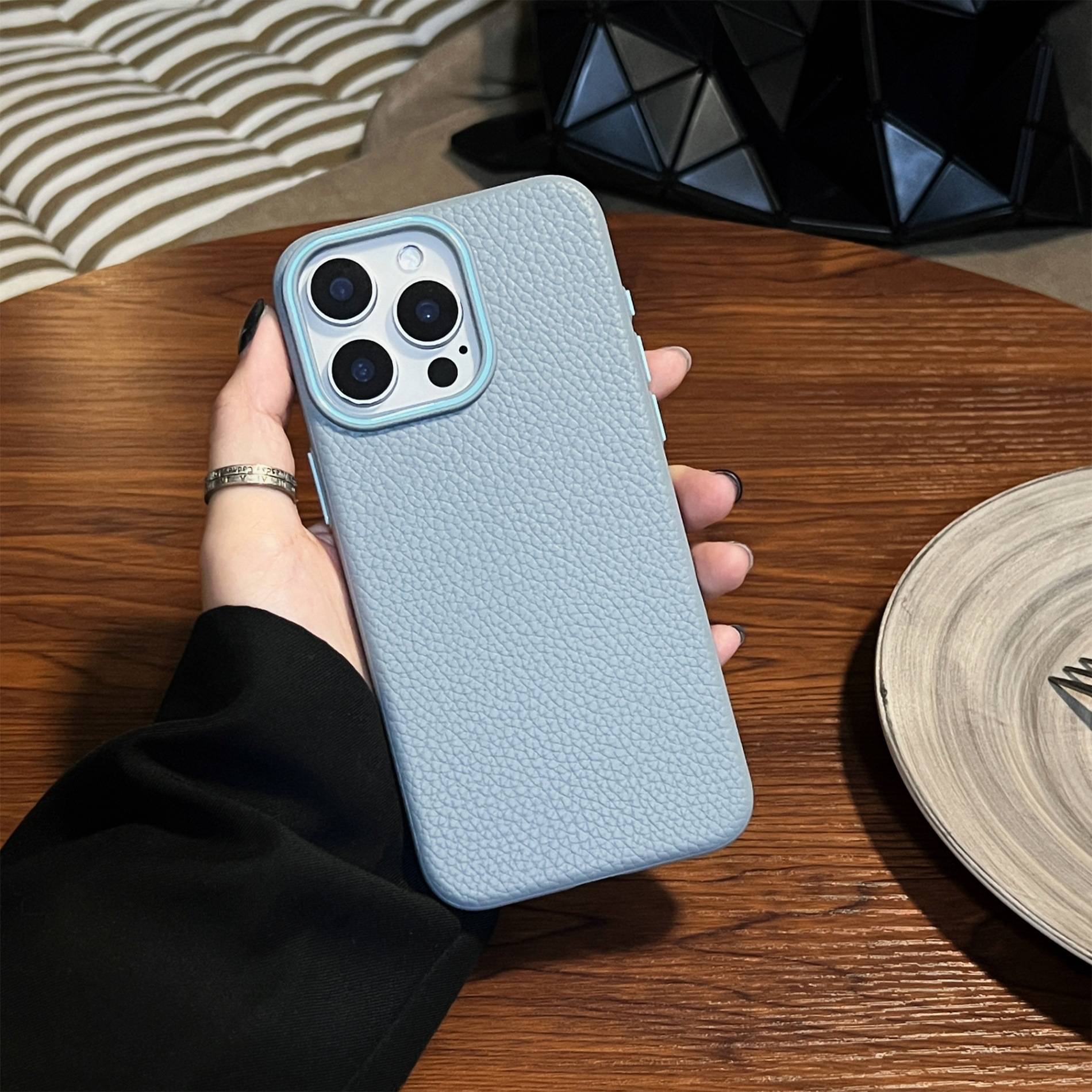 32083 iPhone 15 защитная крышка-чехол, кож.