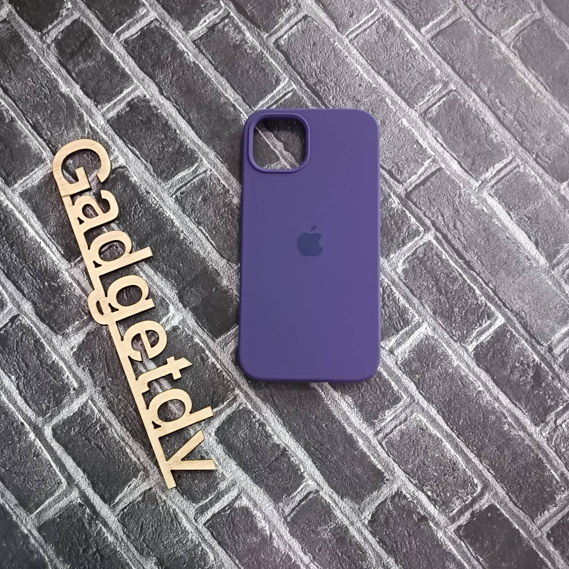 20022 iPhone 13 защитная крышка-чехол Silicone Case с логотопом