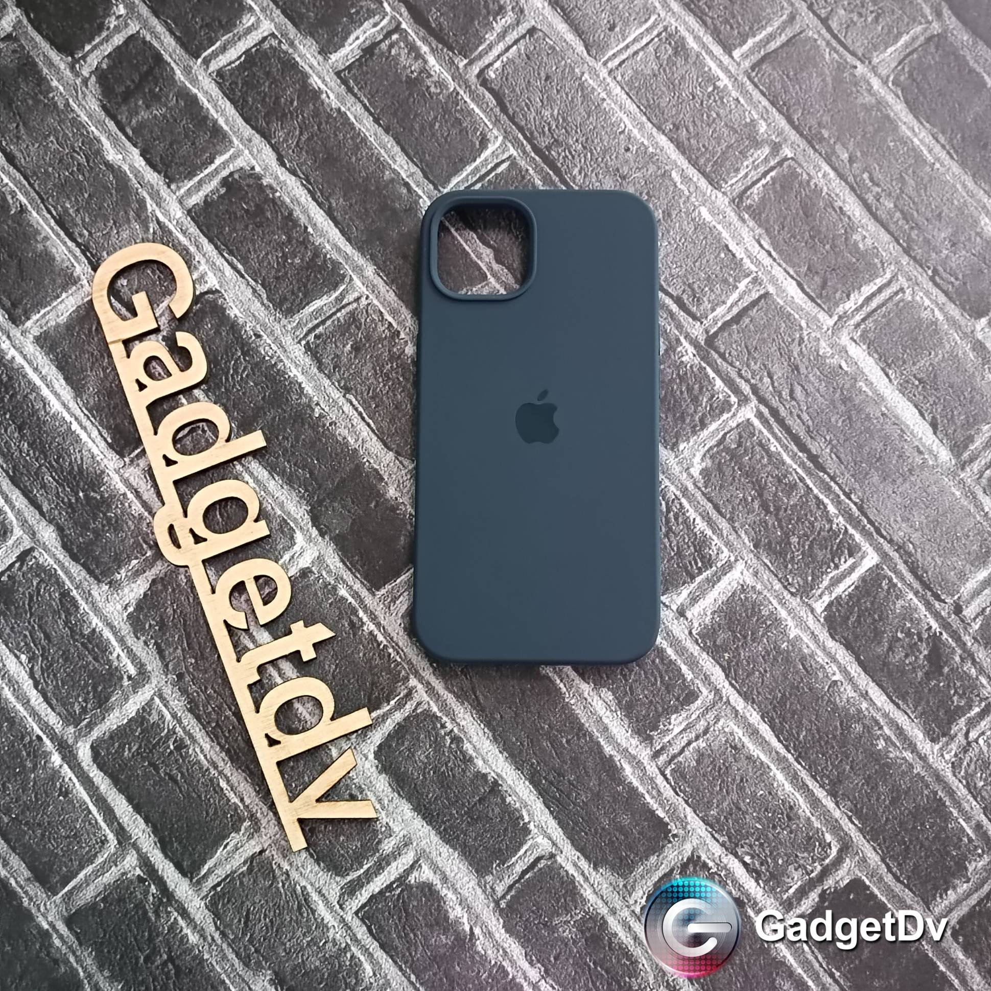20022 iPhone 13 защитная крышка-чехол Silicone Case с логотопом