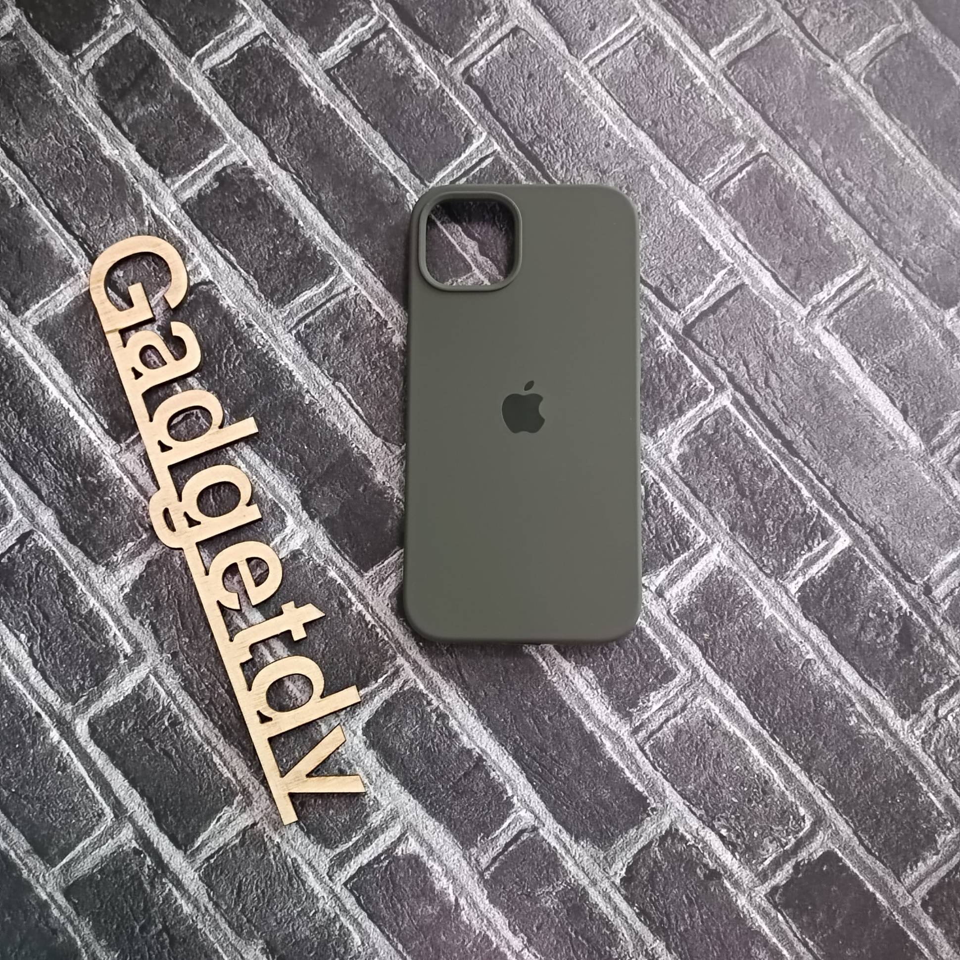 20022 iPhone 13 защитная крышка-чехол Silicone Case с логотопом