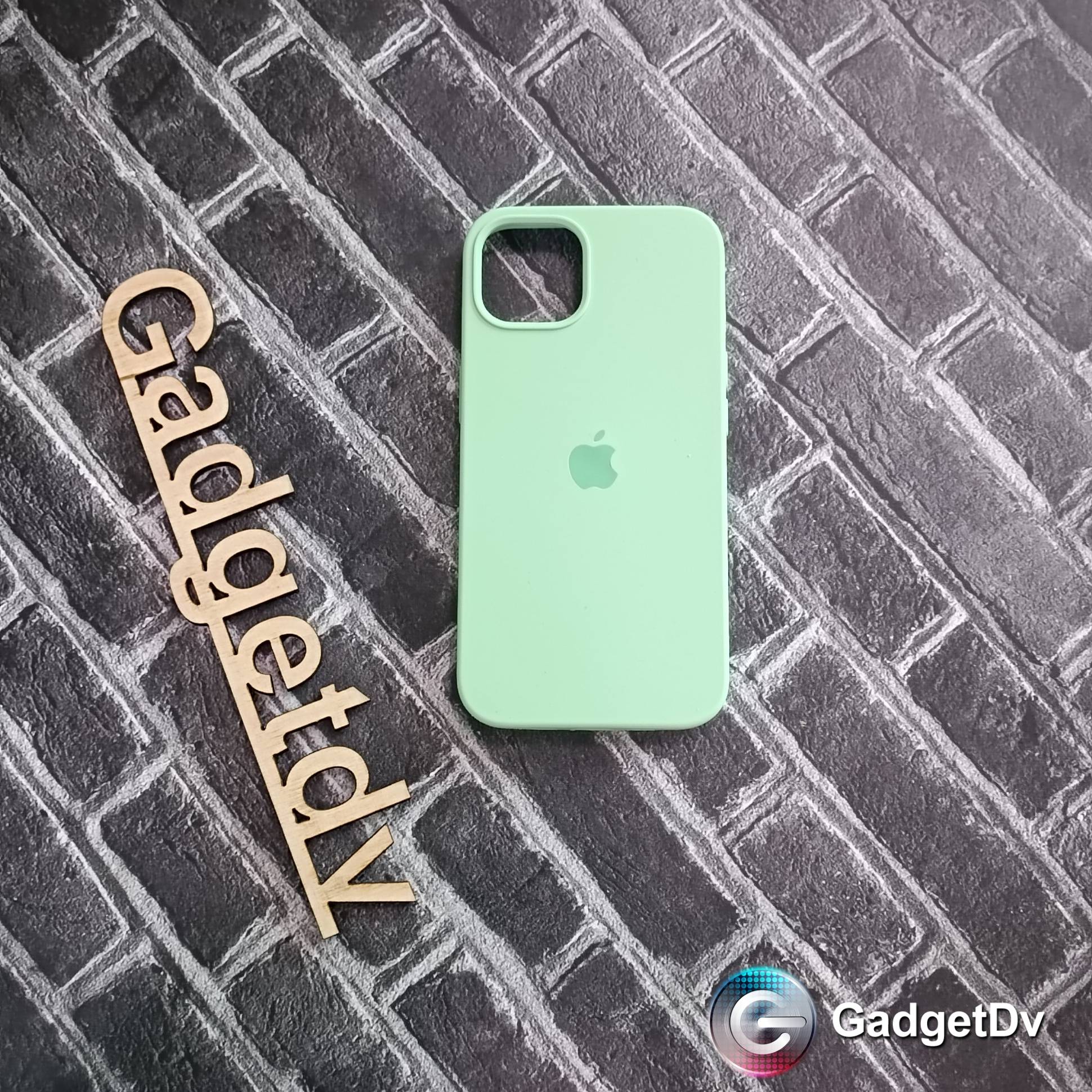 20022 iPhone 13 защитная крышка-чехол Silicone Case с логотопом