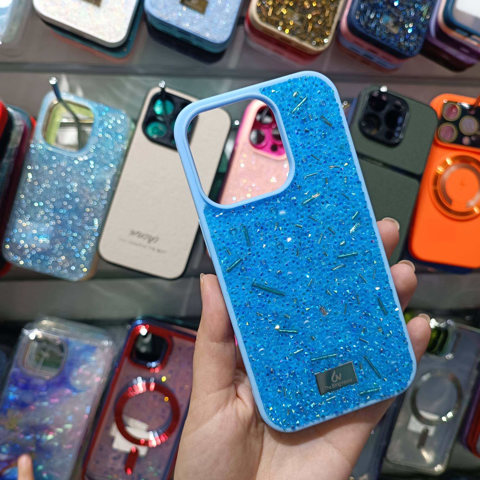 27130 iPhone 15Pro pащитная крышка-чехол BlingWorld