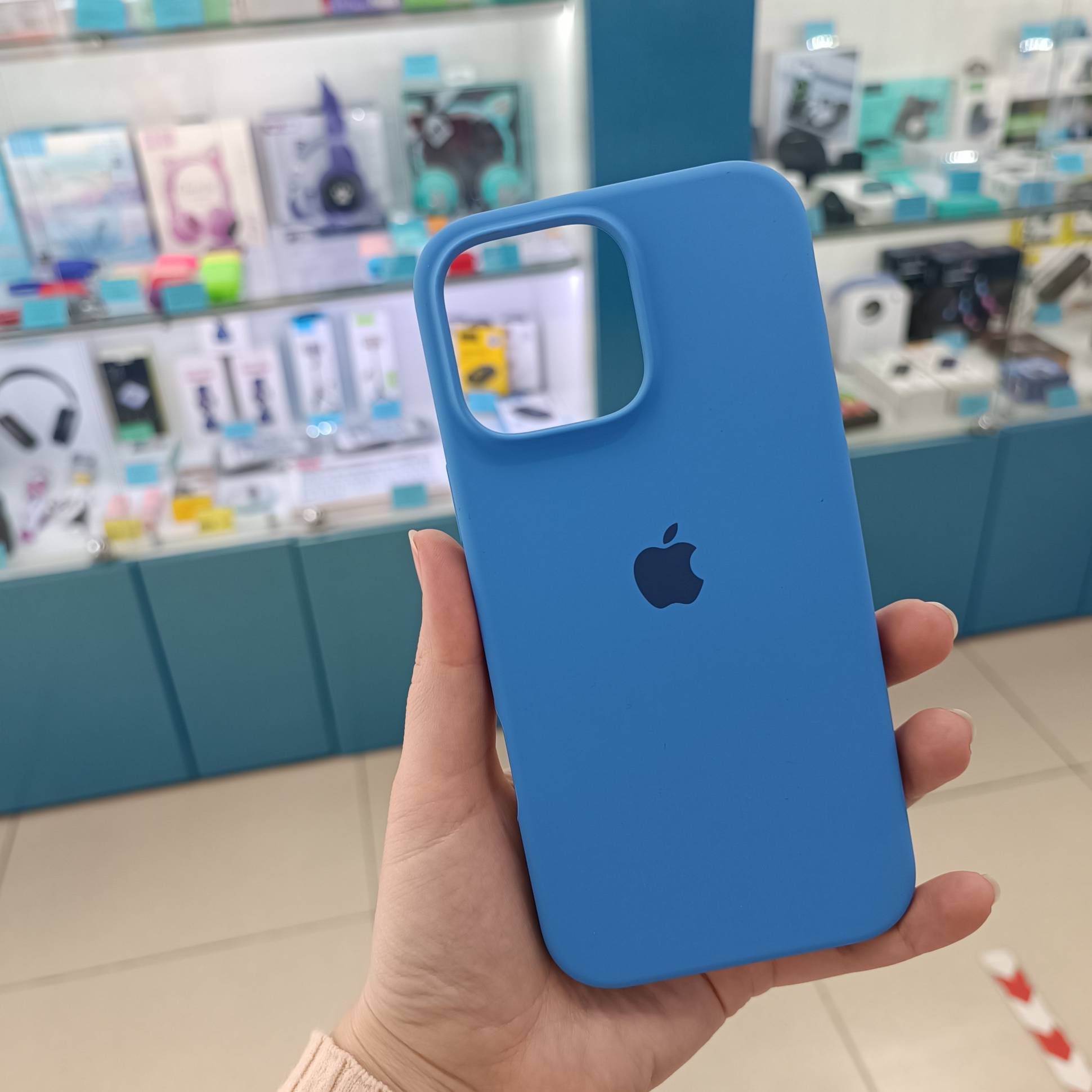 31029 iPhone 16 ProMax защитная крышка-чехол Silicone Cace с логотипом
