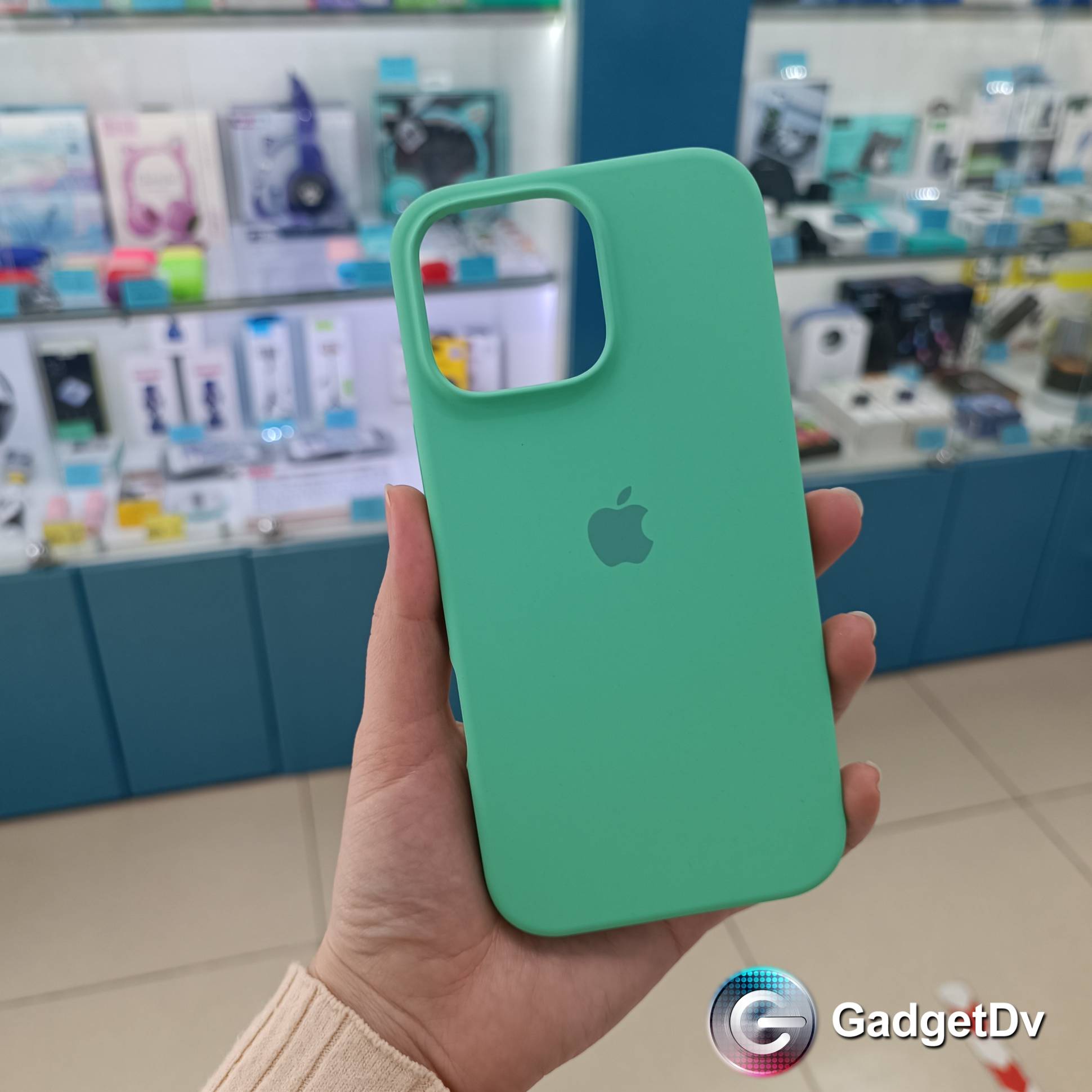 31029 iPhone 16 ProMax защитная крышка-чехол Silicone Cace с логотипом