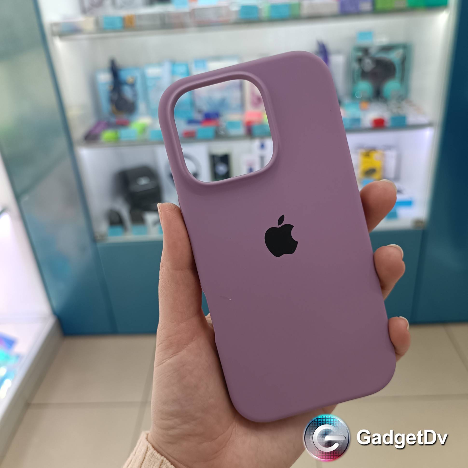 31028 iPhone 16Pro защитная крышка-чехол Silicone Case с логотипом