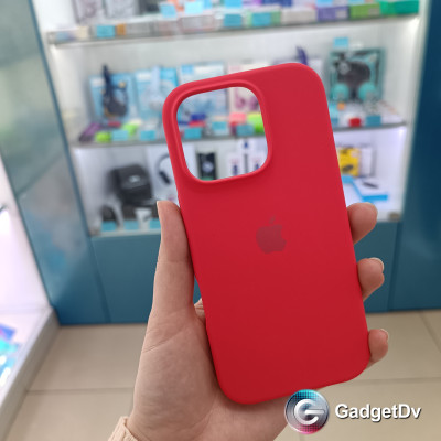 31028 iPhone 16Pro защитная крышка-чехол Silicone Case с логотипом