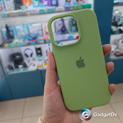 31028 iPhone 16Pro защитная крышка-чехол Silicone Case с логотипом