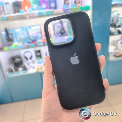 31028 iPhone 16Pro защитная крышка-чехол Silicone Case с логотипом