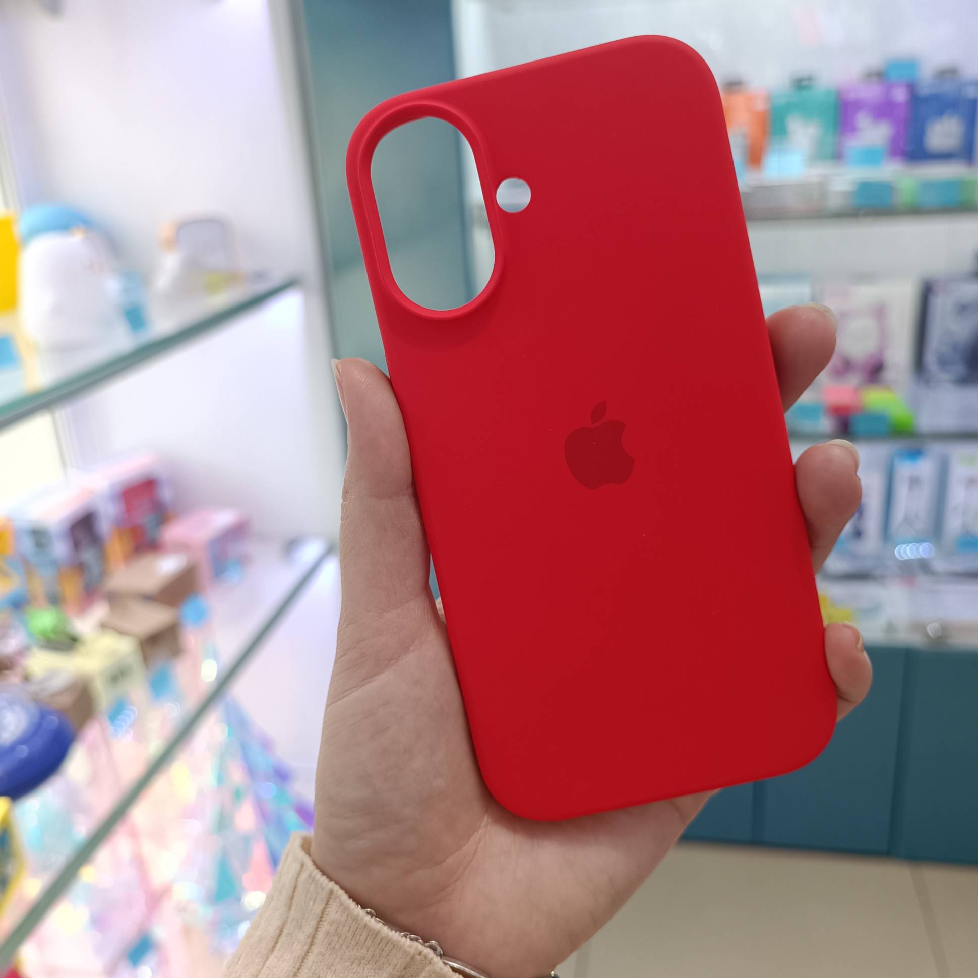 31027 iPhone 16 защитная крышка-чехол Silicone Case с логотипом
