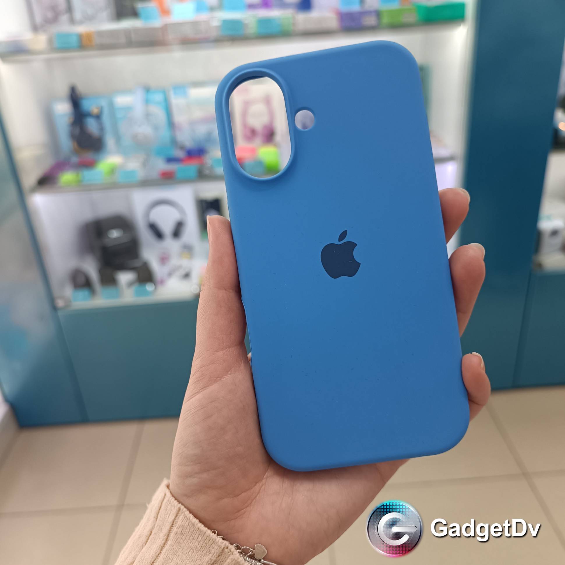 31027 iPhone 16 защитная крышка-чехол Silicone Case с логотипом