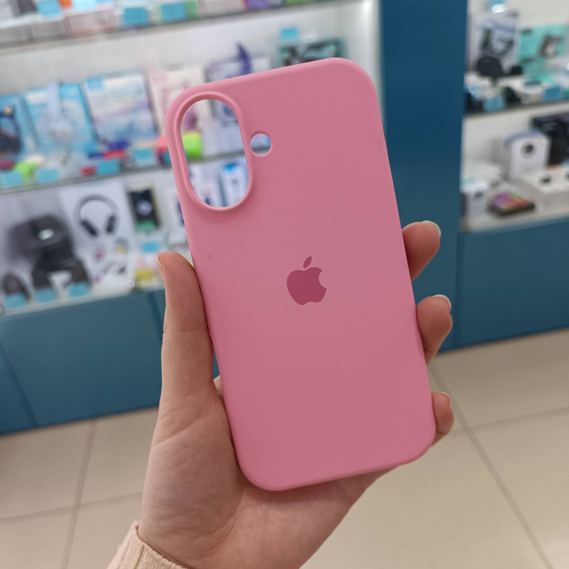 31027 iPhone 16 защитная крышка-чехол Silicone Case с логотипом