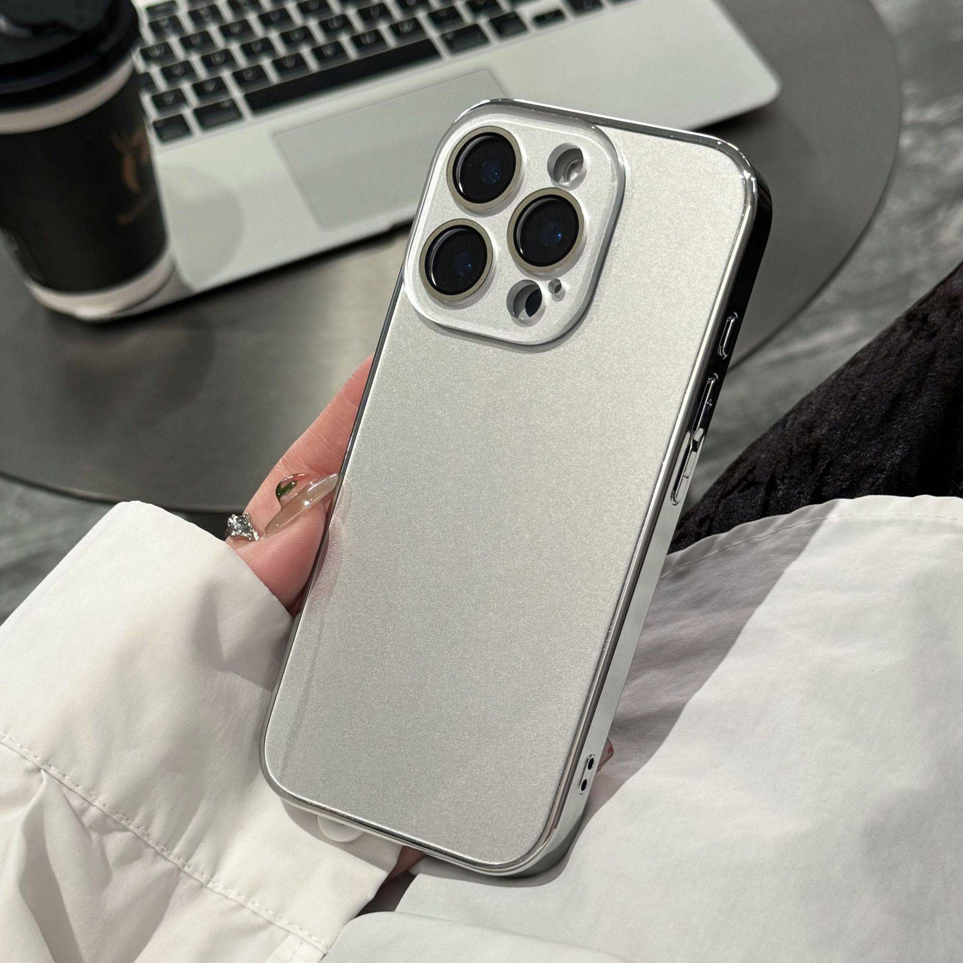 38130 iPhone 16 ProMax защитная крышка-чехол глянец