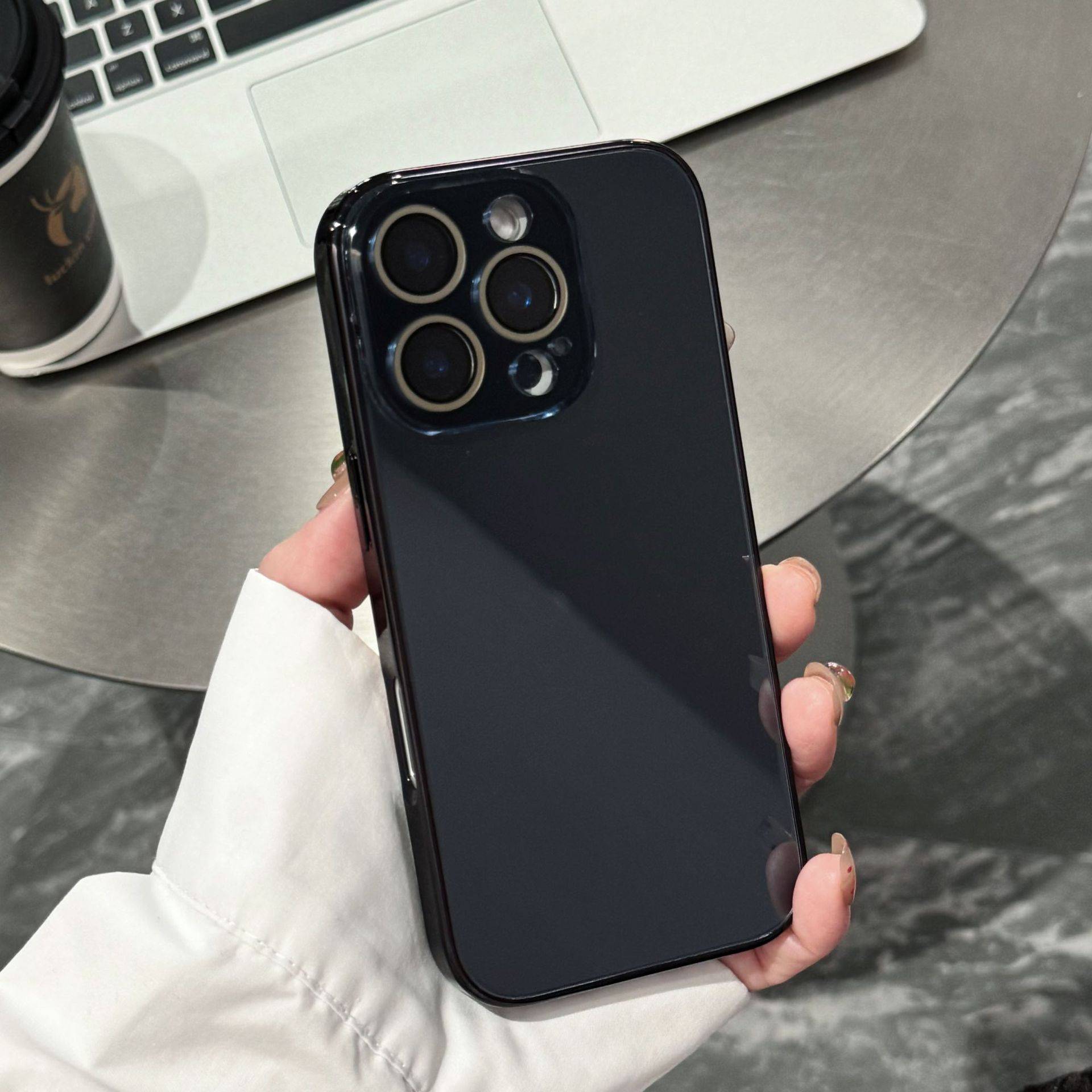 38130 iPhone 16 ProMax защитная крышка-чехол глянец