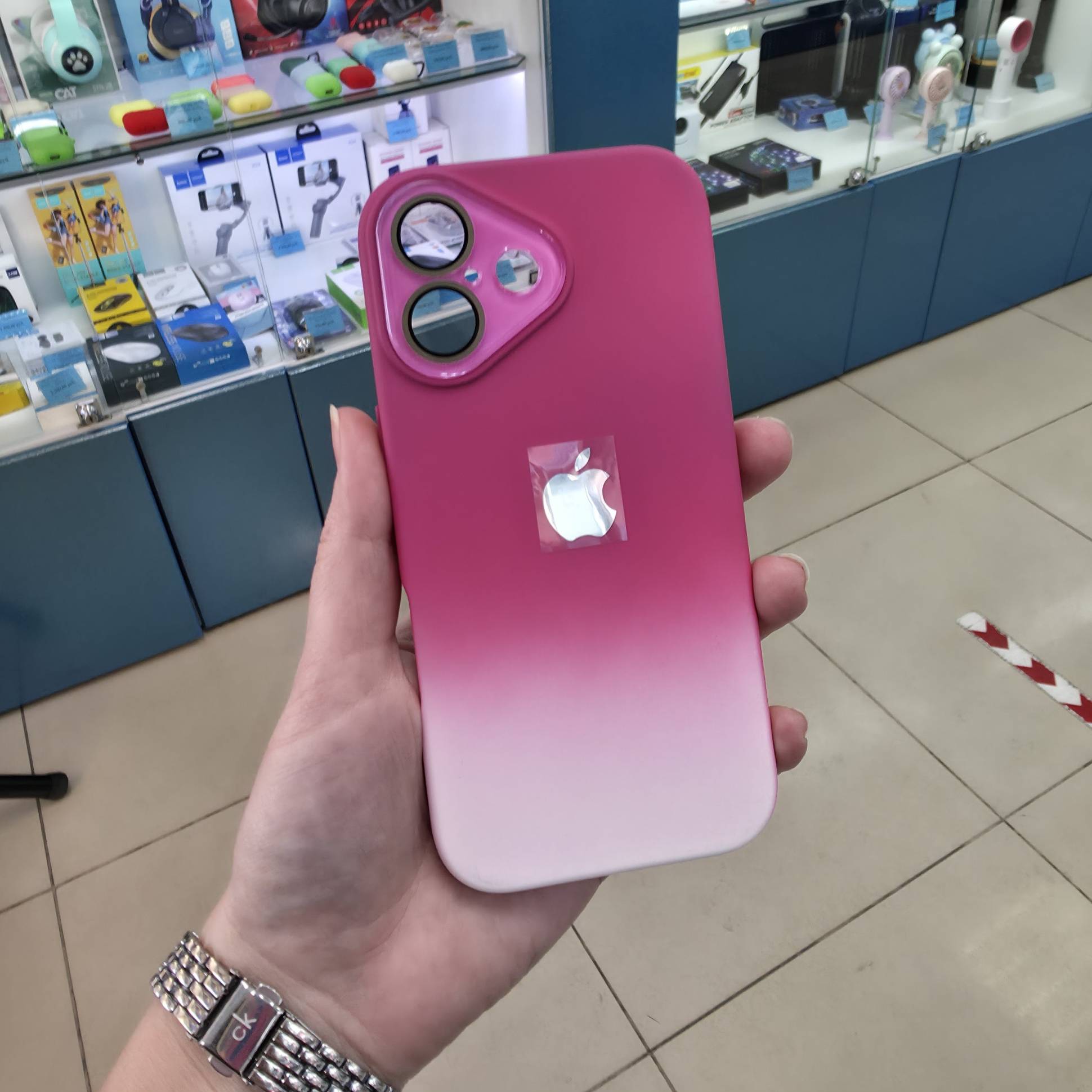38447 iPhone 16Pro защитная крышка-чехол MagSafe градиент