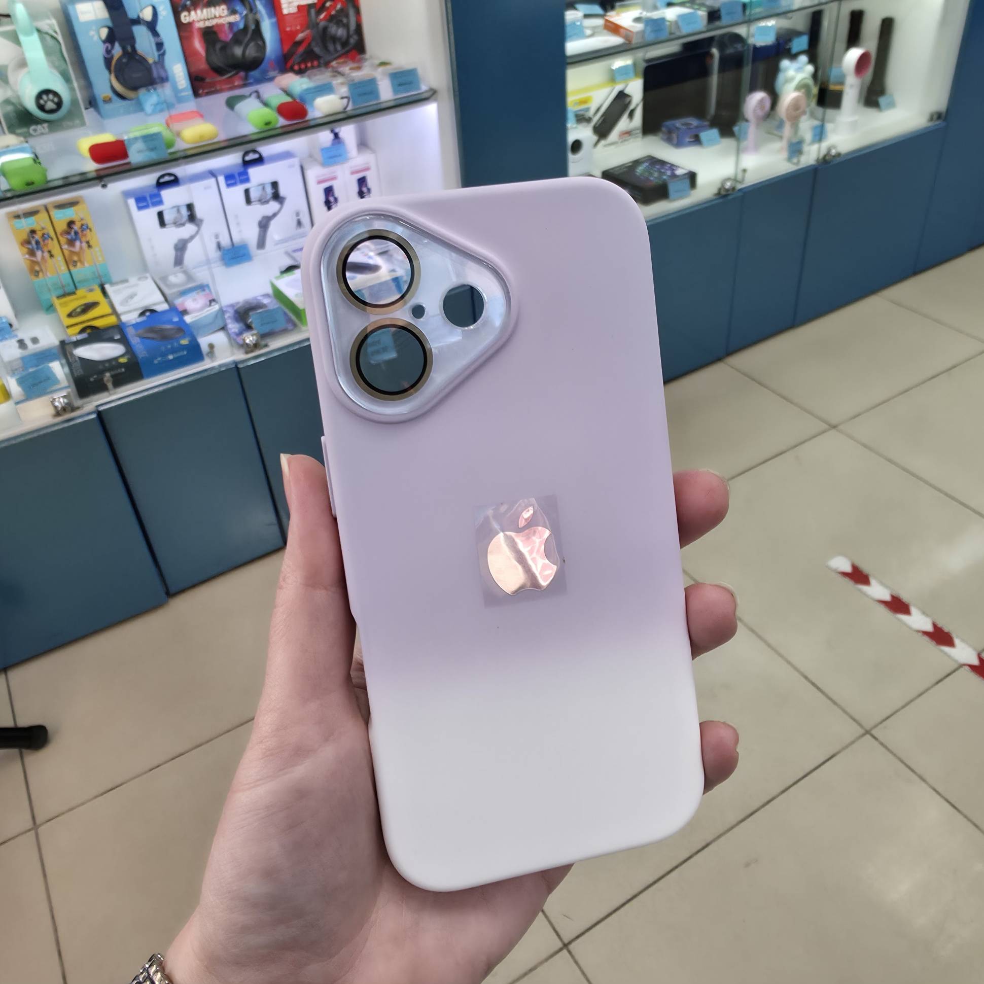 38447 iPhone 16Pro защитная крышка-чехол MagSafe градиент