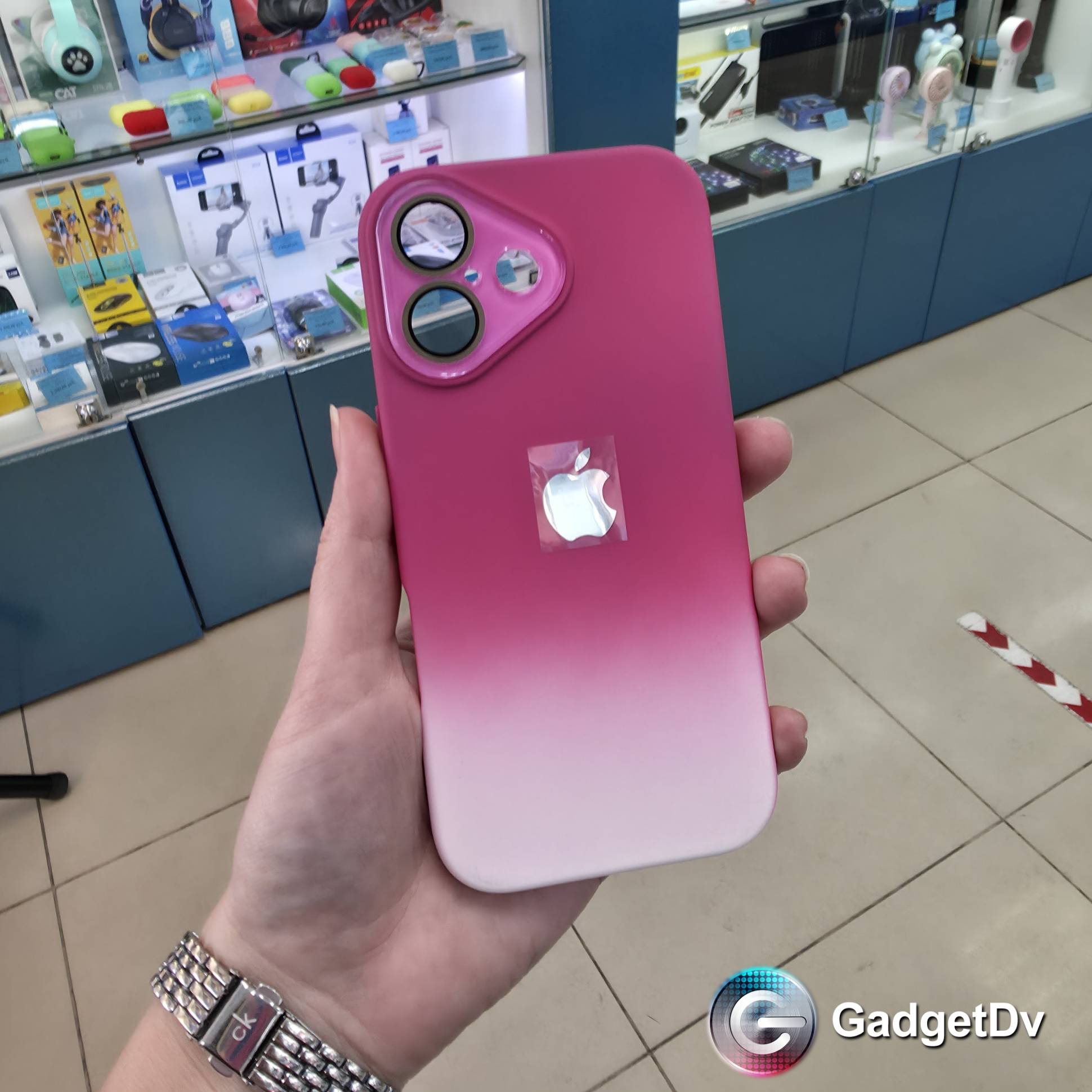 38445 iPhone 17Pro защитная крышка-чехол градиент